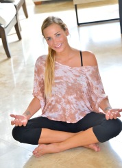 Courtney The Yoga Girl