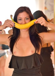 Janessa Banana To Model